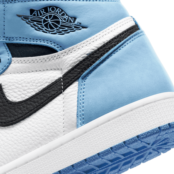 Air Jordan 1 Retro High University Blue Angle 5