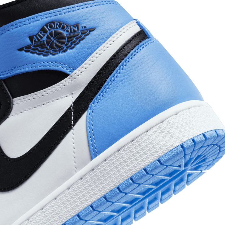 Air Jordan 1 Retro High OG UNC Toe Angle 5