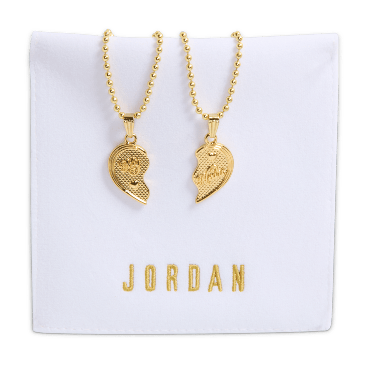 Air Jordan 11 Low Mother's Day My Heart golden hangtag and metal chain split heart packaging detail