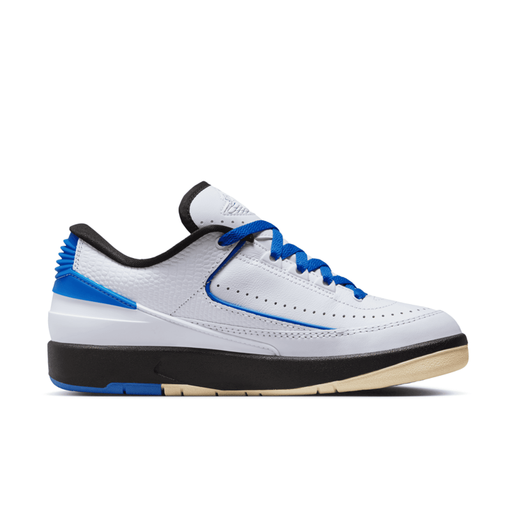 Air Jordan 2 Retro Low Varsity Royal (W) Angle 1