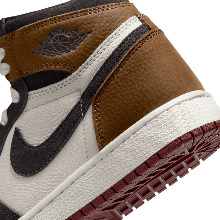 Air Jordan 1 Retro High OG Love The Game (GS) Angle 7