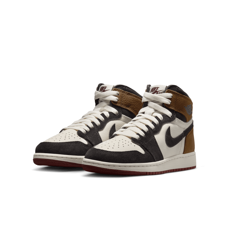 Air Jordan 1 Retro High OG Love The Game (GS) Angle 4