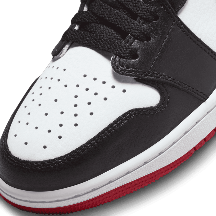 Air Jordan 1 Retro Low OG Black Toe Angle 4