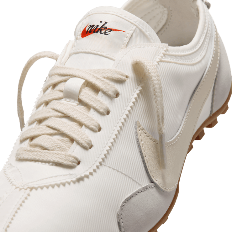 Nike Moon Shoe OG Summit White (W) Angle 6