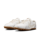 Nike Moon Shoe OG Summit White (W) Angle 4