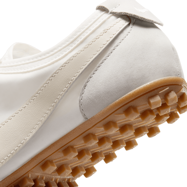 Nike Moon Shoe OG Summit White (W) Angle 7