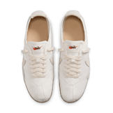 Nike Moon Shoe OG Summit White (W) Angle 3