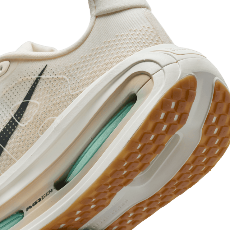 Nike Vomero Premium Pale Ivory Angle 7