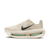 Nike Vomero Premium Pale Ivory Angle 0