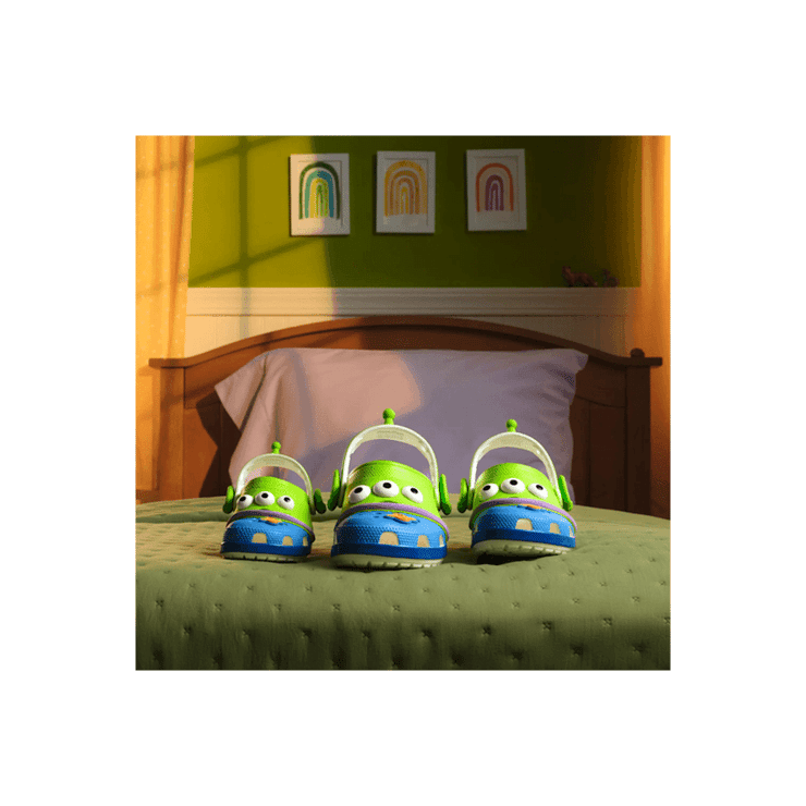 Crocs Classic Clog Disney Toy Story Alien (PS) Angle 3