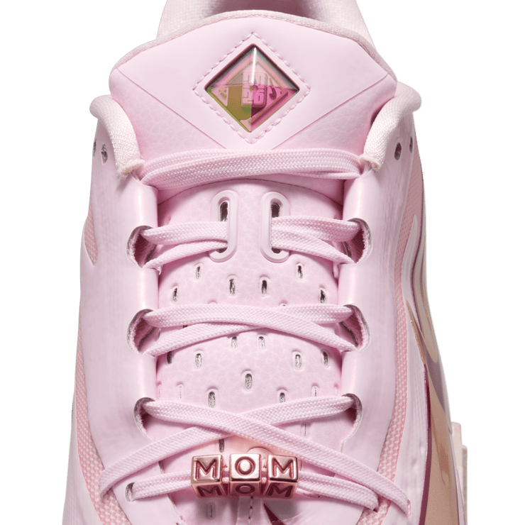 Nike Diamond Standout MCS Mother's Day Angle 7
