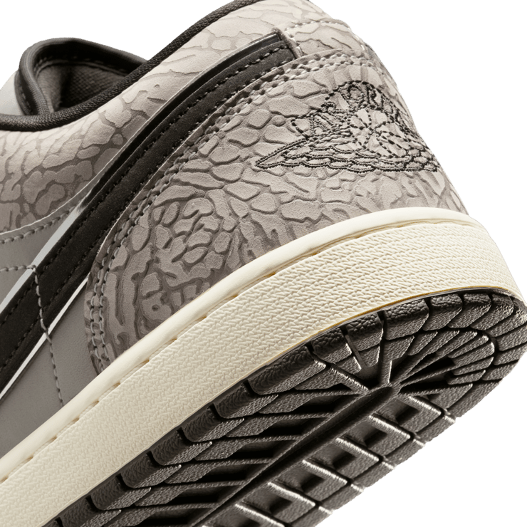 Jordan 1 Low SE Elephent Print Angle 7