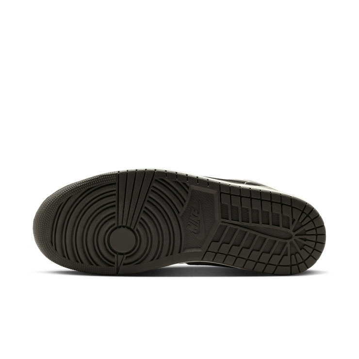 Jordan 1 Low SE Elephent Print Angle 1