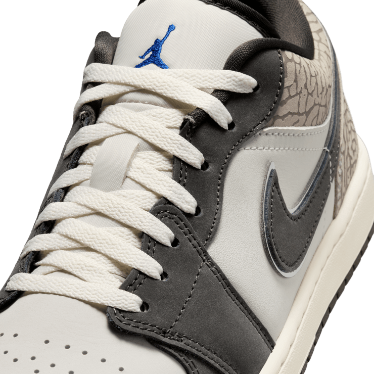 Jordan 1 Low SE Elephent Print Angle 6