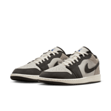 Jordan 1 Low SE Elephent Print Angle 4
