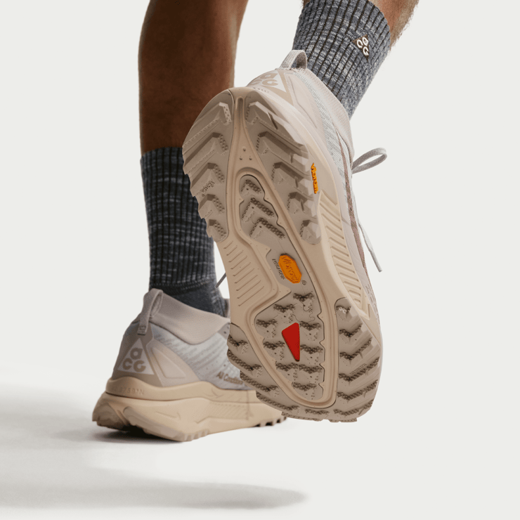 Nike ACG Zegama Cream II Safety Orange Angle 7