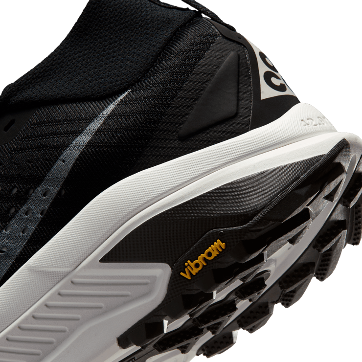 Nike ACG Zegama Black Safety Orange Angle 7