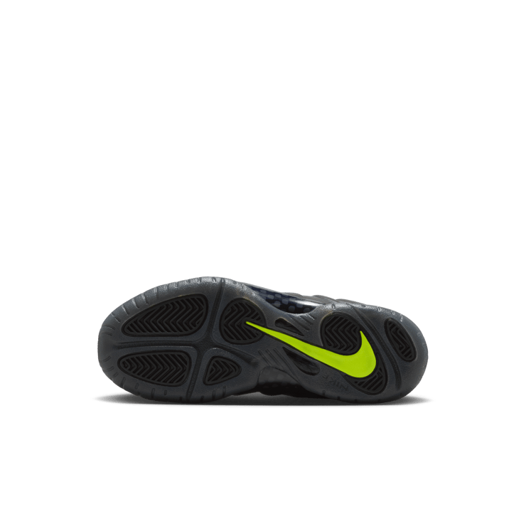 Nike Little Posite Pro Voltage (2026) (PS) Angle 1