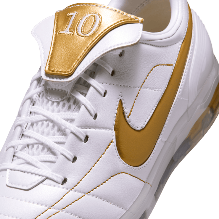 Nike is Adding Ronaldinho's Tiempo Legend R10 to the World Cup