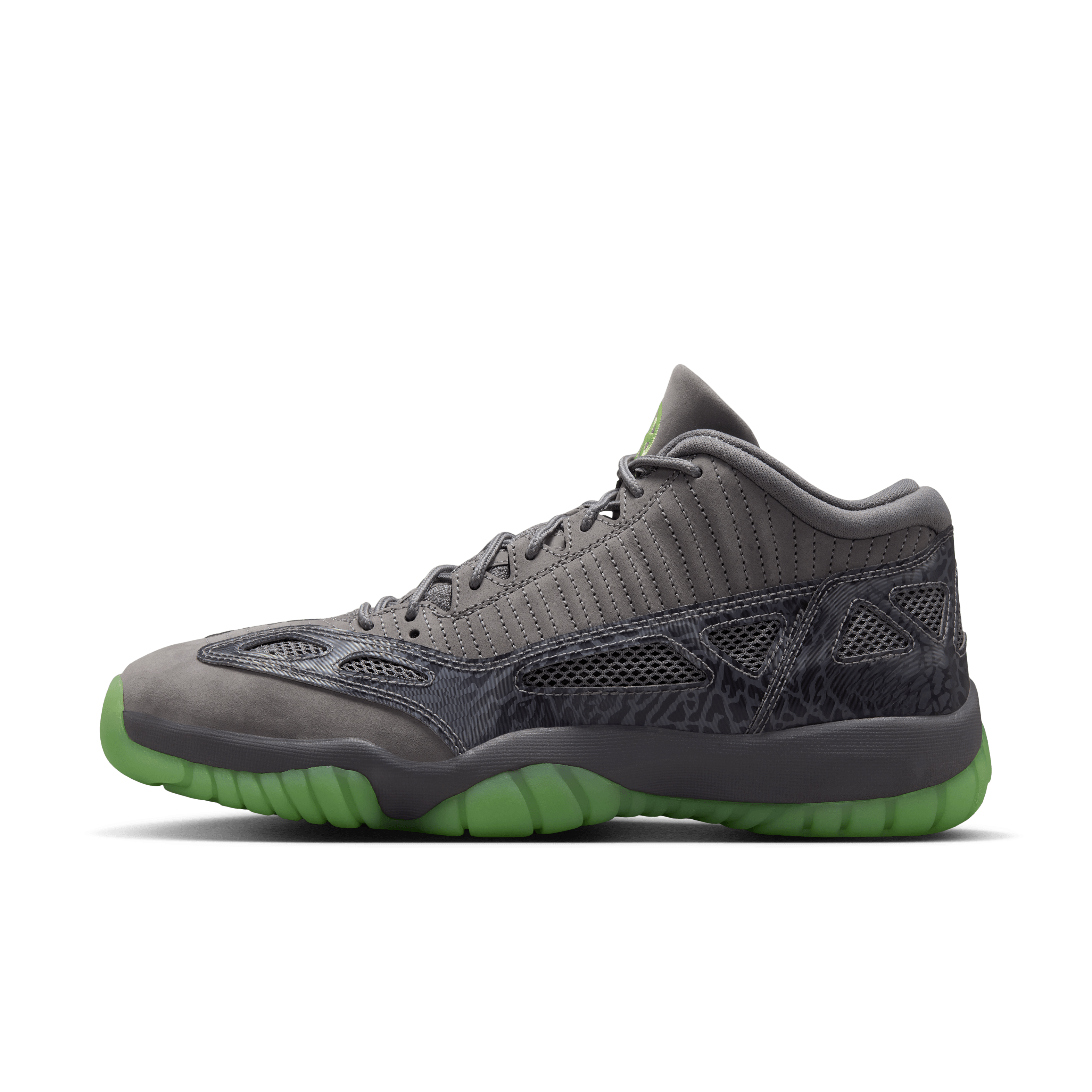 Air Jordan 11 Retro IE Quai54 Angle 0