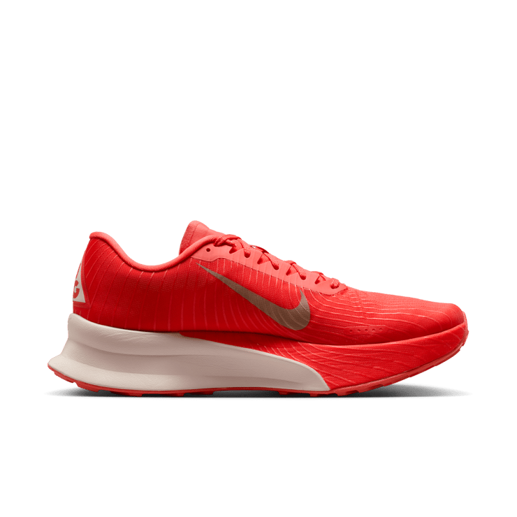 Nike ACG Ultrafly Trail Light Crimson Angle 2