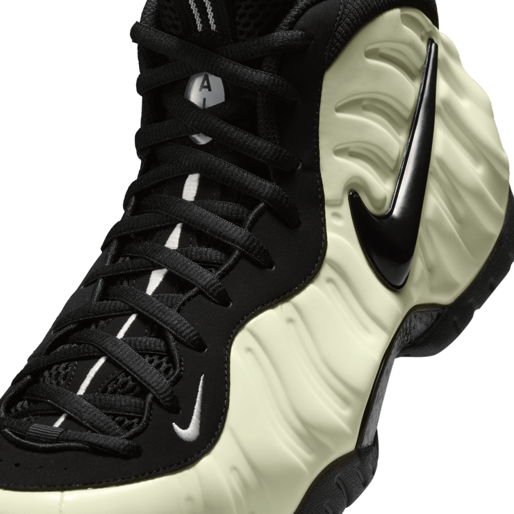Nike Air Foamposite Pro Glow-In-The-Dark Angle 6