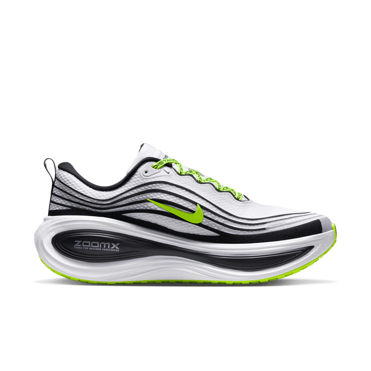 Nike Vomero Plus Distance Angle 2