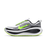Nike Vomero Plus Distance Angle 0