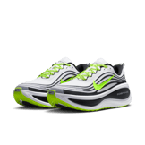 Nike Vomero Plus Distance Angle 4