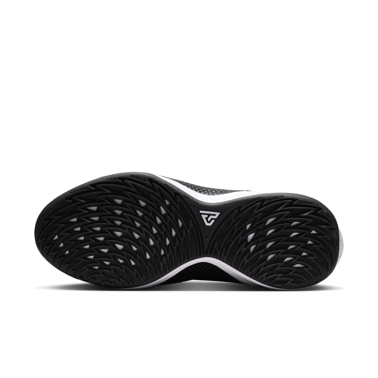 Nike Giannis Freak 8 Black White Angle 1