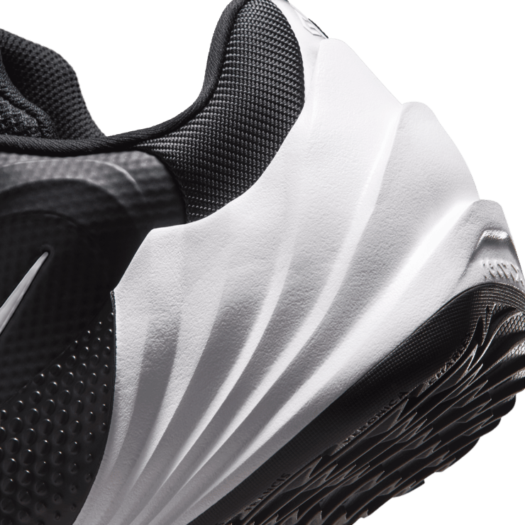 Nike Giannis Freak 8 Black White Angle 7