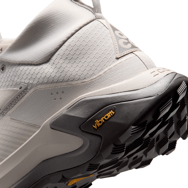 Nike ACG Zegama Hike Light Orewood Brown Angle 7
