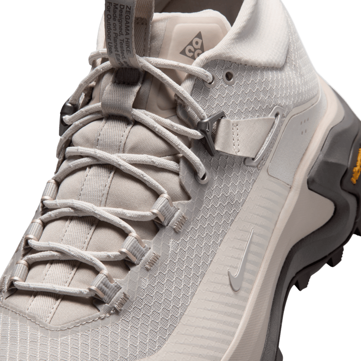 Nike ACG Zegama Hike Light Orewood Brown Angle 6