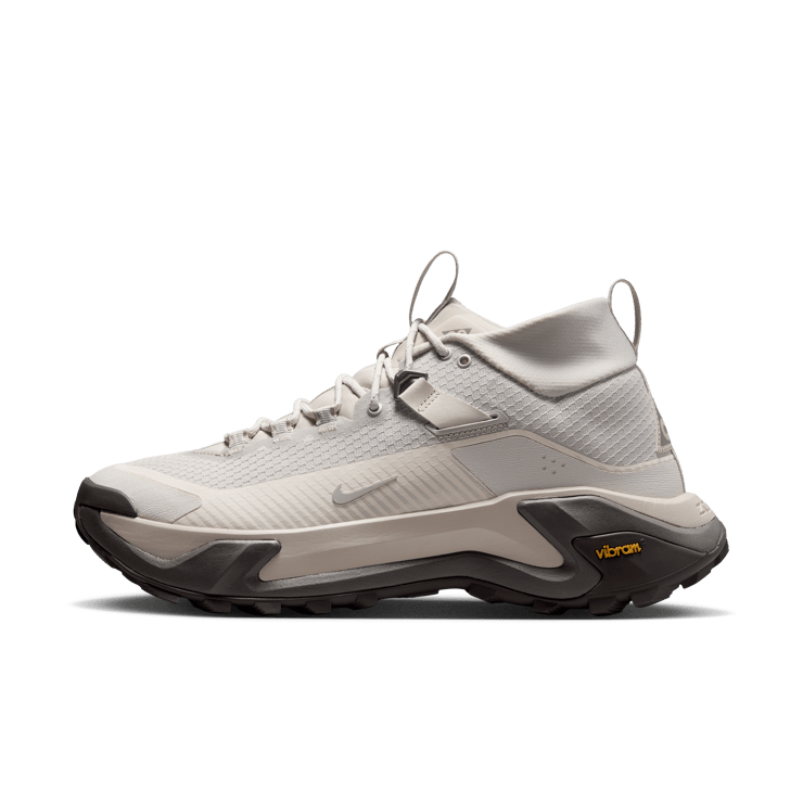 Nike ACG Zegama Hike Light Orewood Brown Angle 0