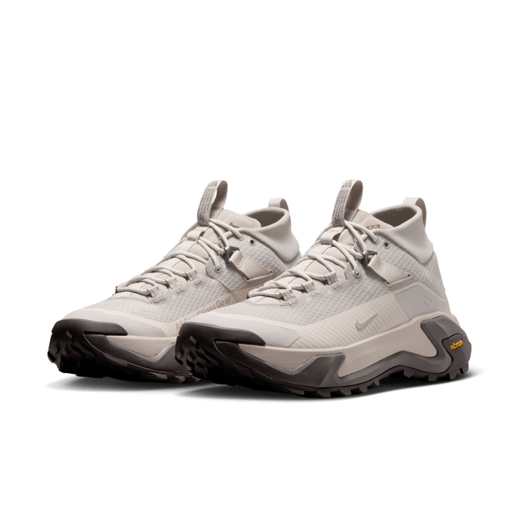Nike ACG Zegama Hike Light Orewood Brown Angle 4