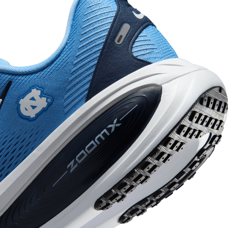 Nike Vomero 18 UNC Angle 3
