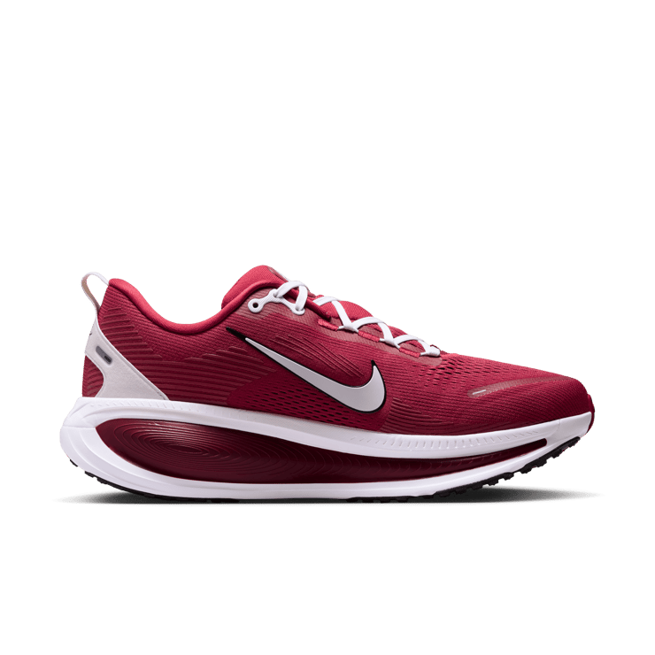 Nike Vomero 18 Arkansas Angle 2