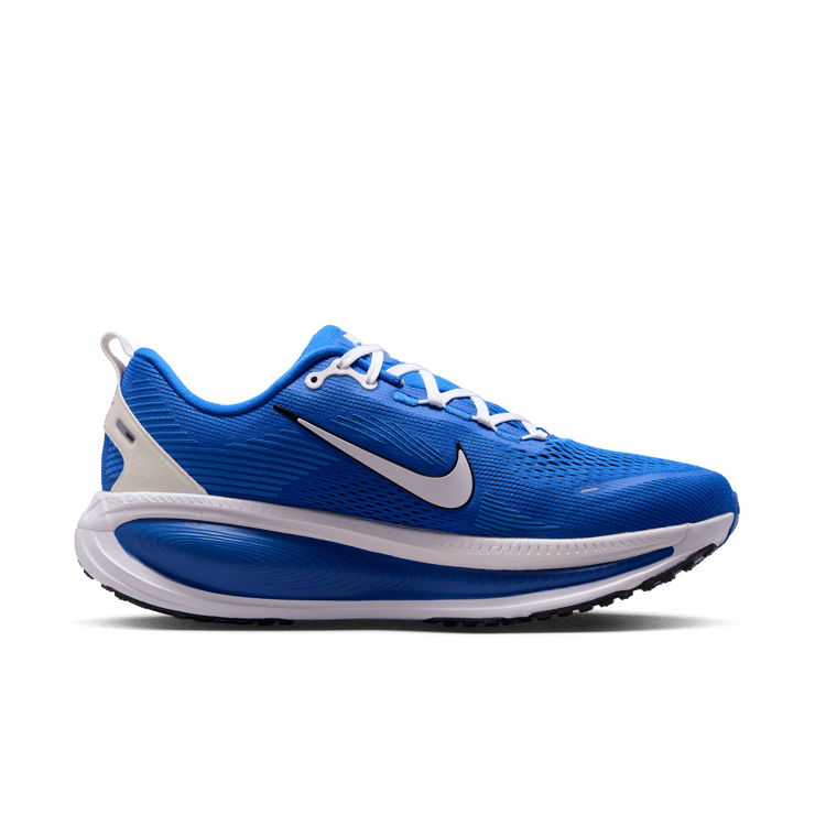 Nike Vomero 18 Kentucky Angle 2