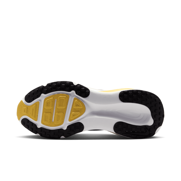 Nike Vomero 18 Michigan Angle 1