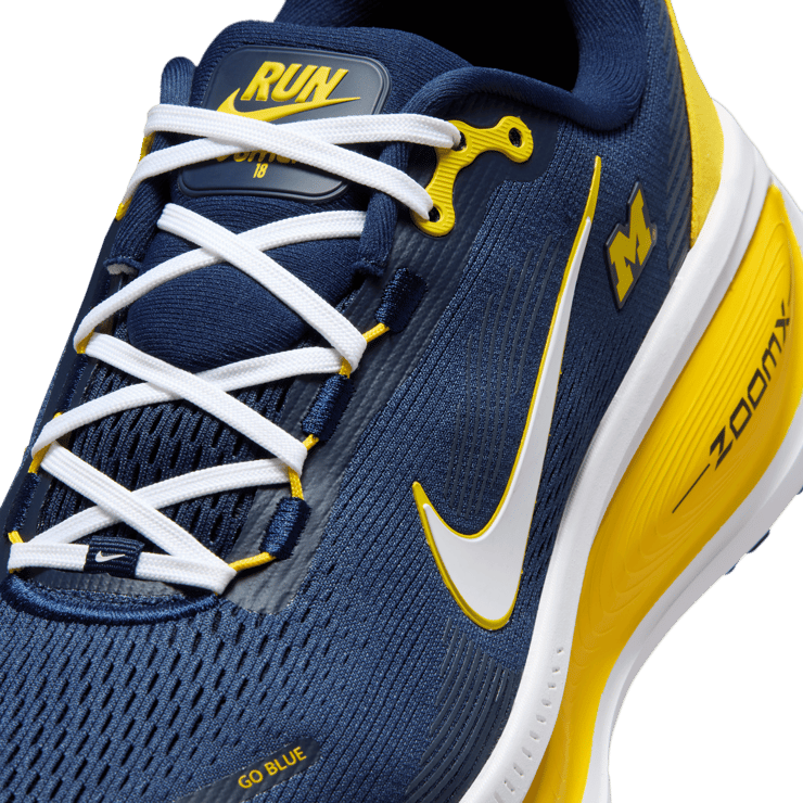 Nike Vomero 18 Michigan Angle 5