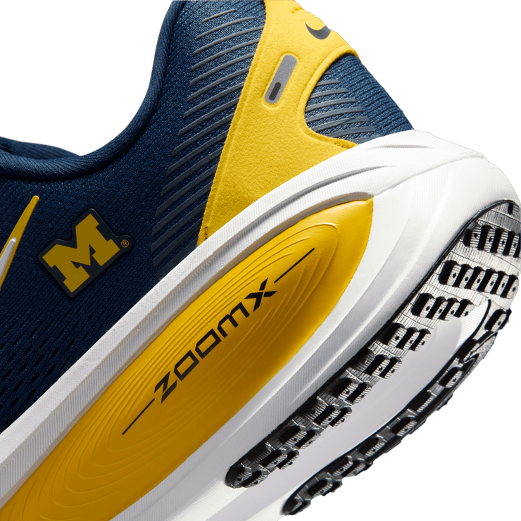Nike Vomero 18 Michigan Angle 6