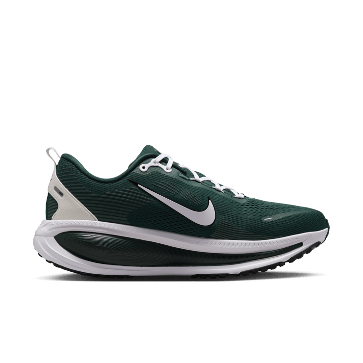 Nike Vomero 18 Michigan State Angle 2