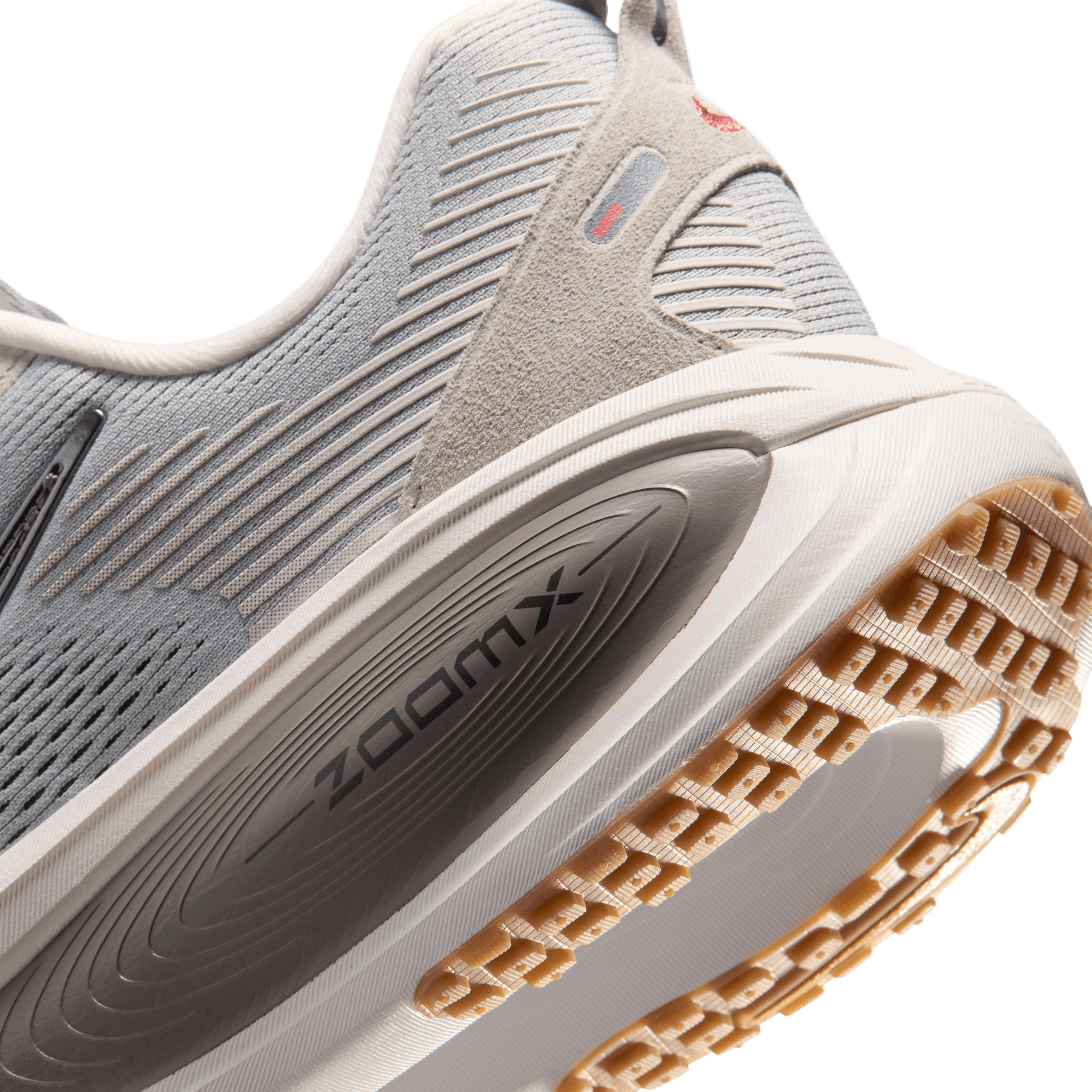 Nike Vomero 18 Now and Then Angle 7