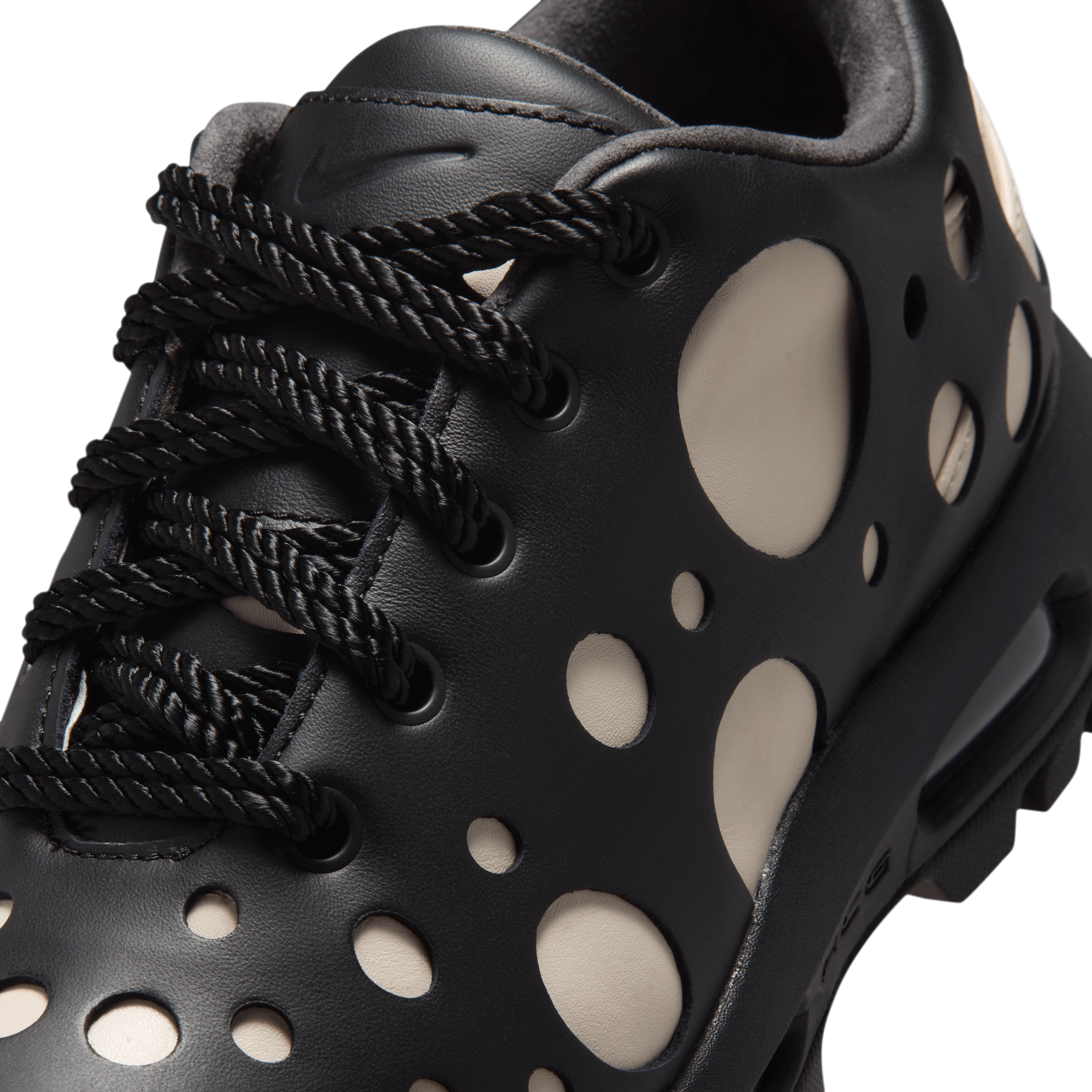 Nike Air Max Goadome Low Light Orewood Brown Angle 6