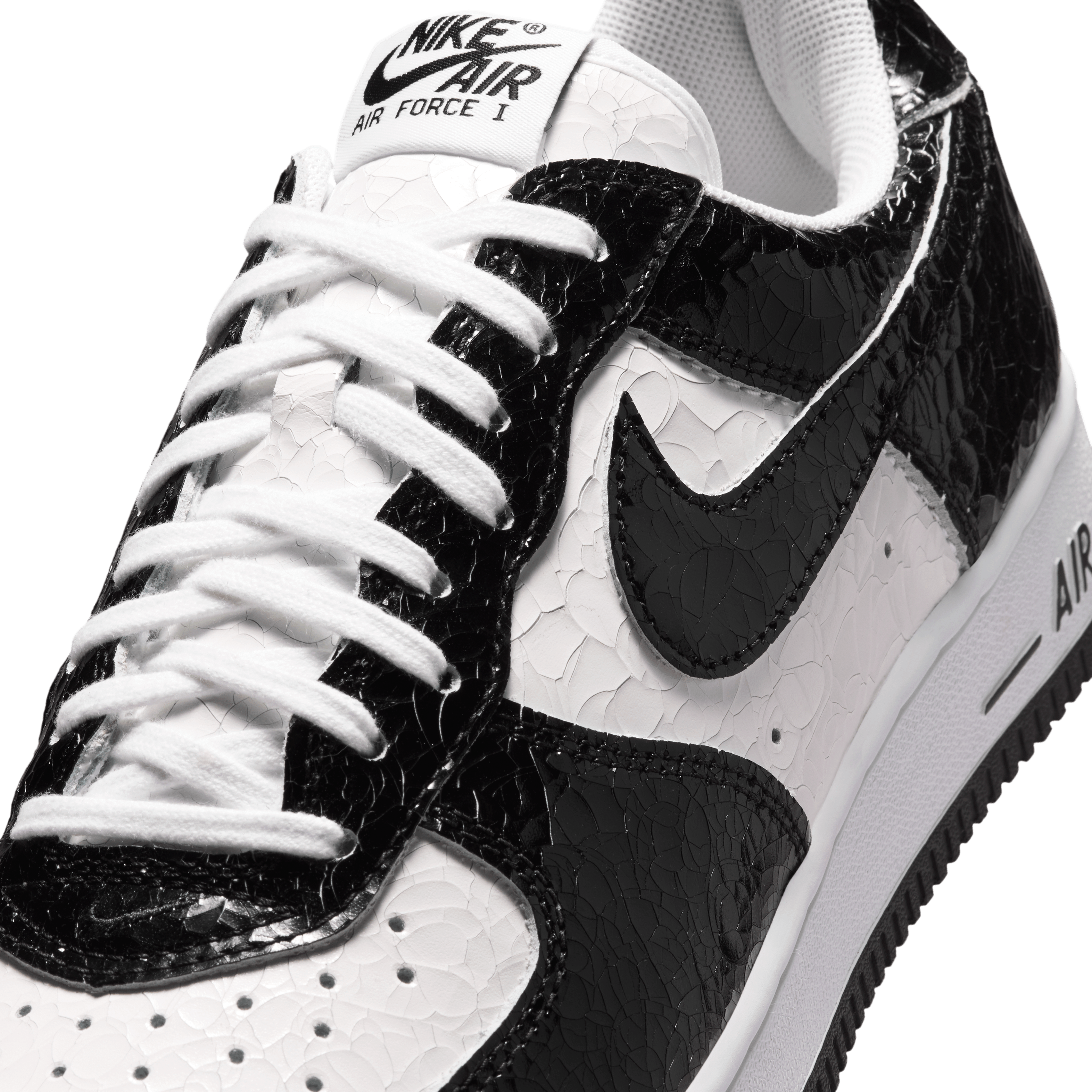 Nike Air Force 1 Low '01 Cracked Leather Menta Angle 6