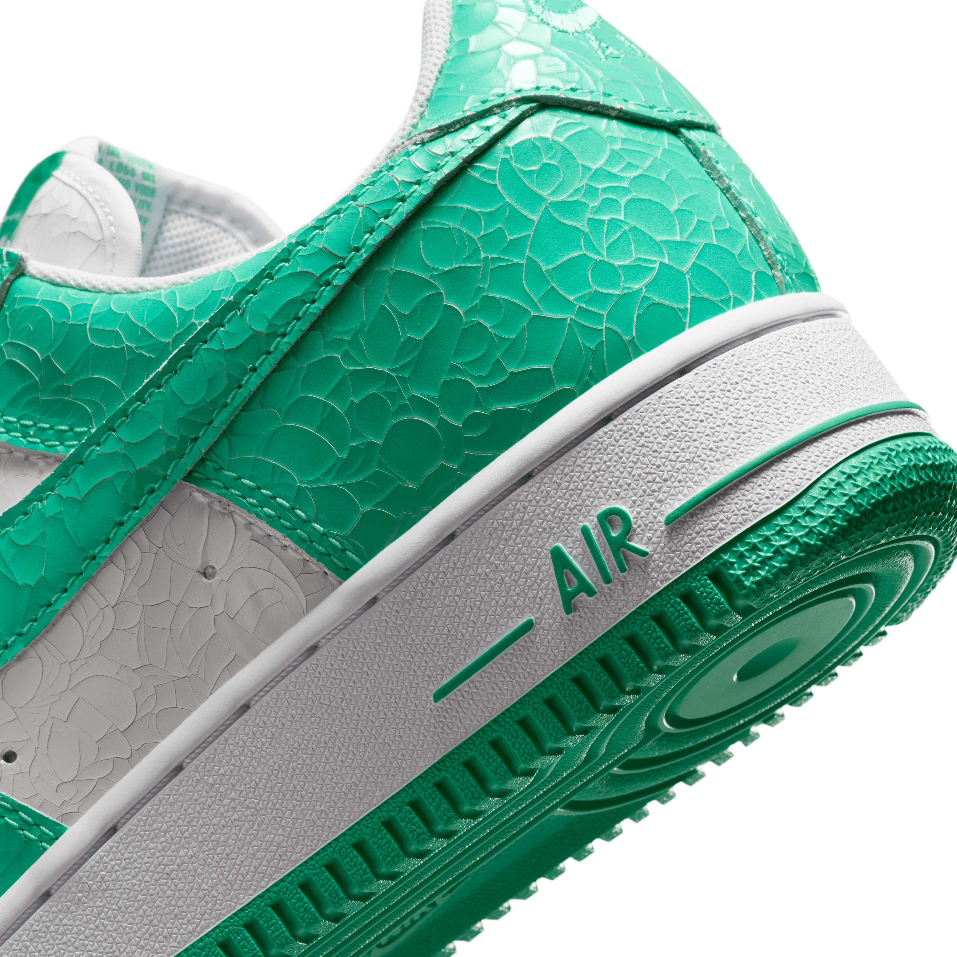 Nike Air Force 1 Low '01 Cracked Leather Black Angle 7