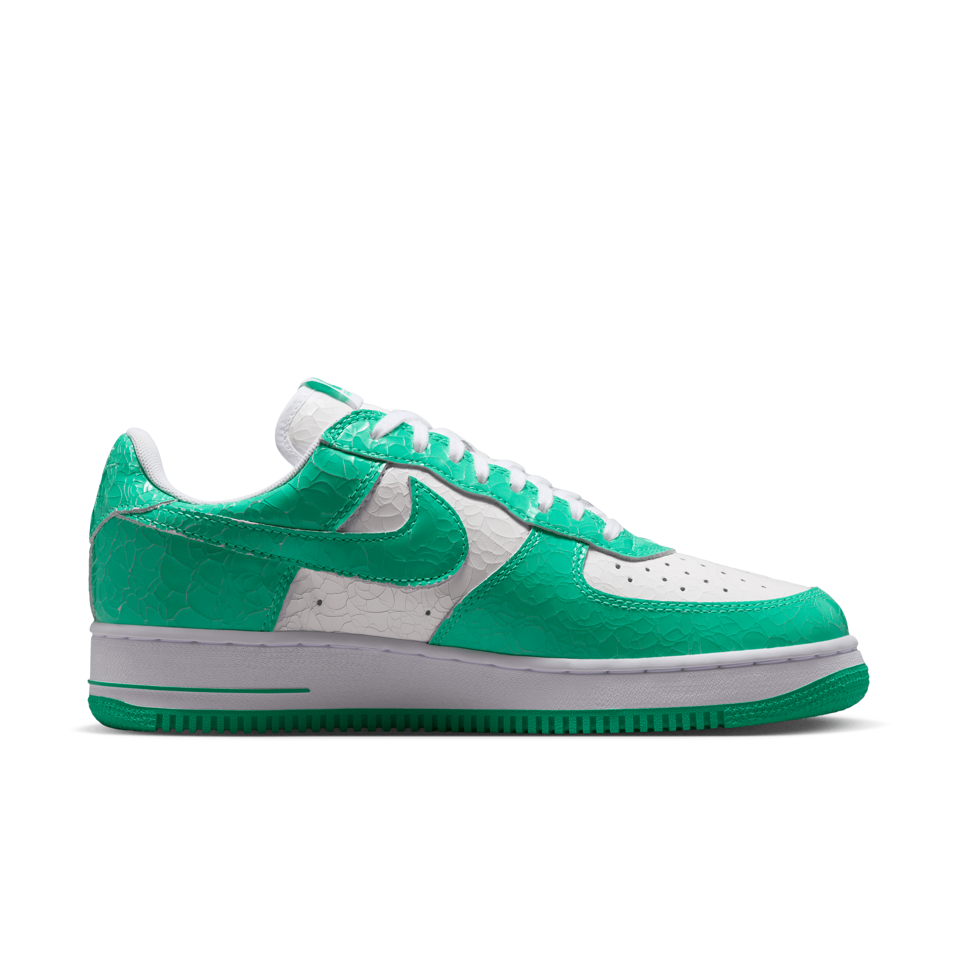 Nike Air Force 1 Low '01 Cracked Leather Black Angle 2
