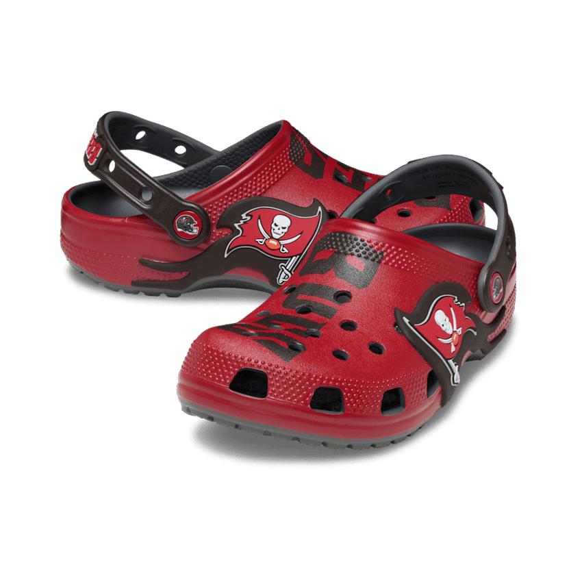 Crocs Classic Clog NFL Tampa Bay Buccaneers (GS) Angle 0