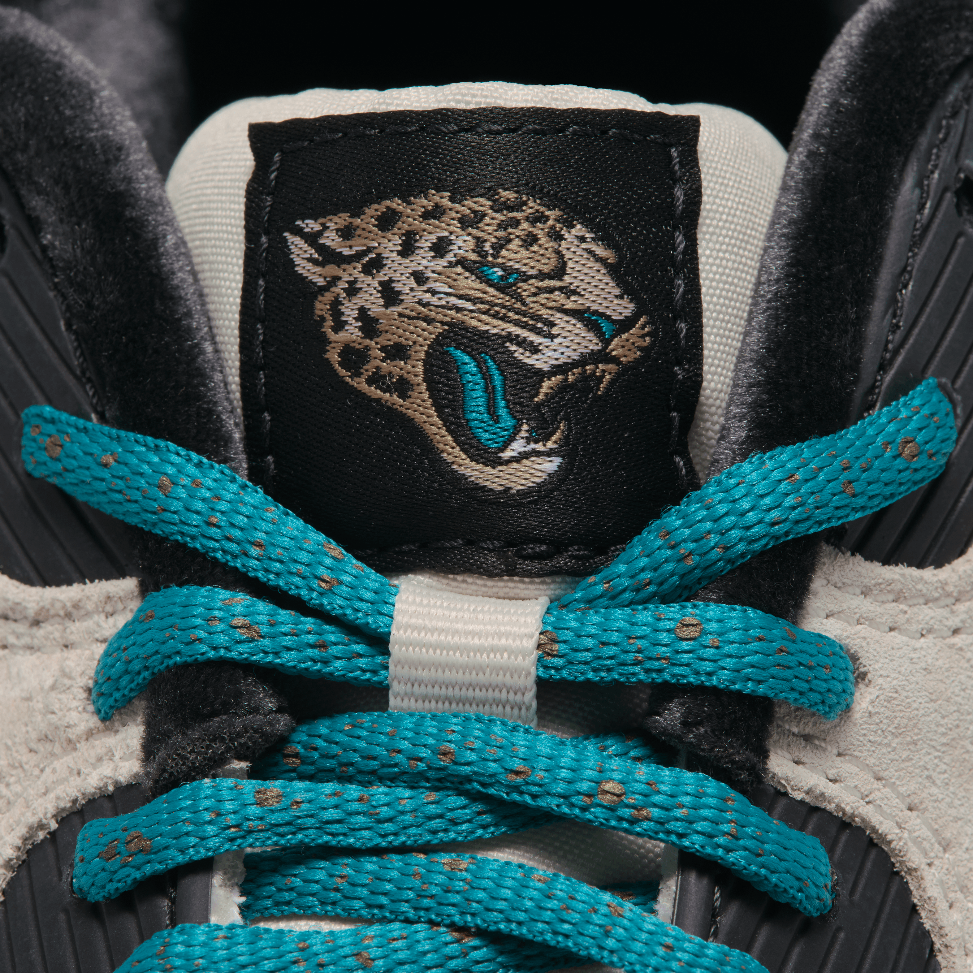 Nike Air Max 90 NFL Jacksonville Jaguars Angle 8