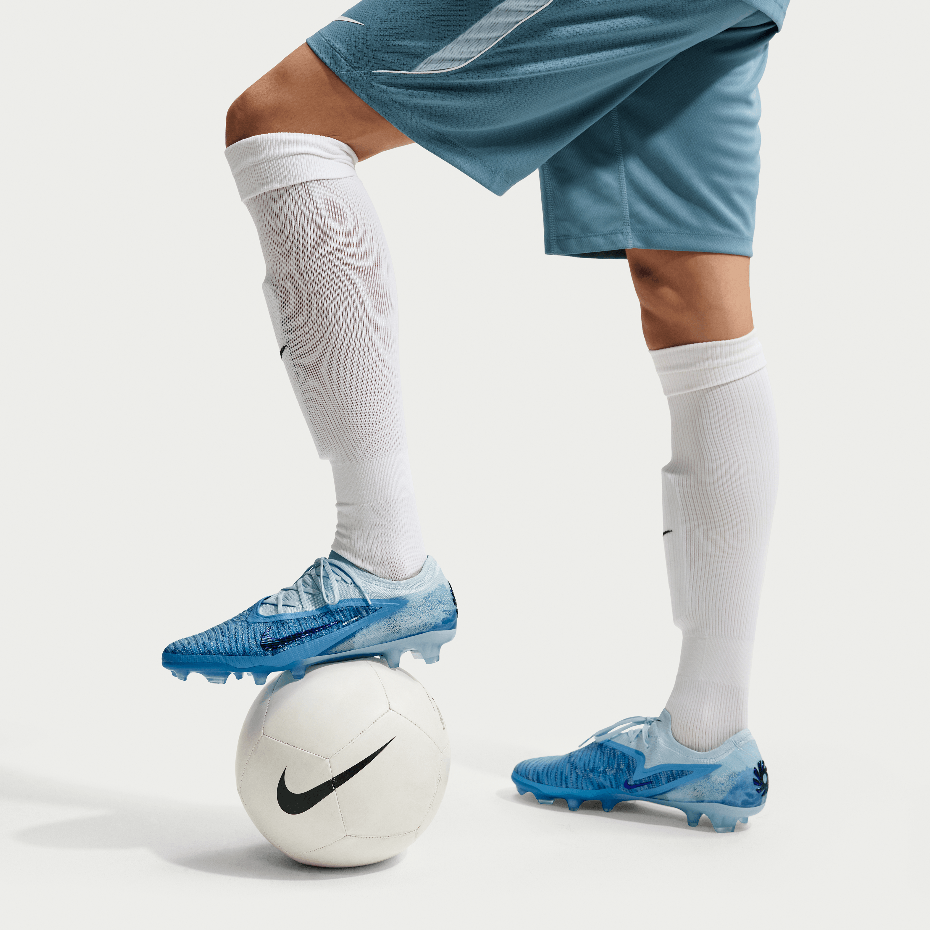 Nike Phantom 6 Low Elite Erling Haaland Baltic Blue Angle 11